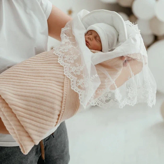 0883 Уголок пеленка с кружевом