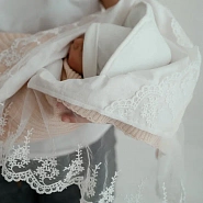 0883 Уголок пеленка с кружевом