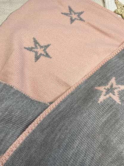 ПВ-41 Плед вязаный двухсторонний Звезда. Пудра/Серый