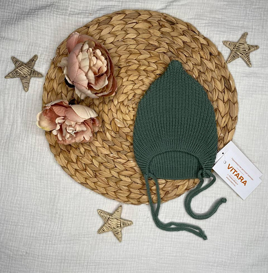 Б-301 Вязаная шапочка на завязках. Зеленая