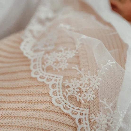 0883 Уголок пеленка с кружевом